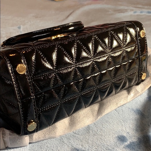 Michael Kors Vivianne Messenger black crossbody - Picture 5 of 8